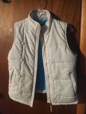 Quilted White Puffer Vest - Sleeveless Zip Front